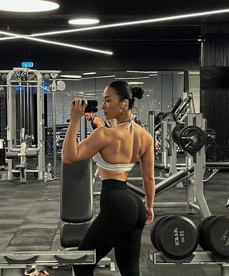 Hale Cabbar naked star image