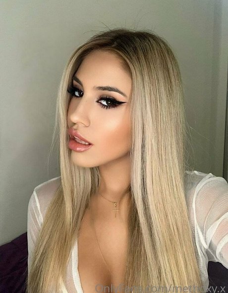 girlfriend experience onlyfans art naked images