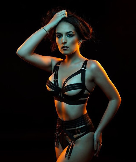 Rebecca Geldard nudes model pic