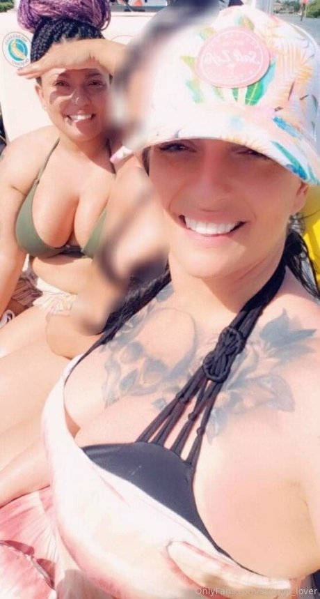 hot lips adult actress pics