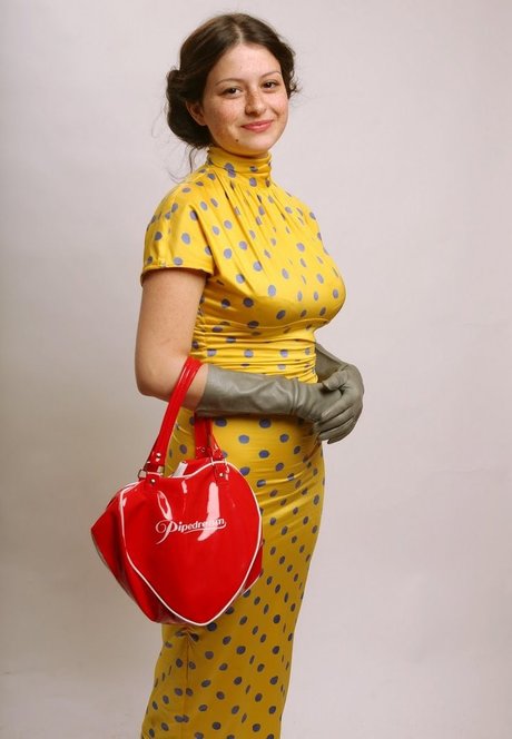 Alia Shawkat top model image