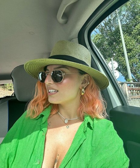 Helena Cardoso nude pornstar images