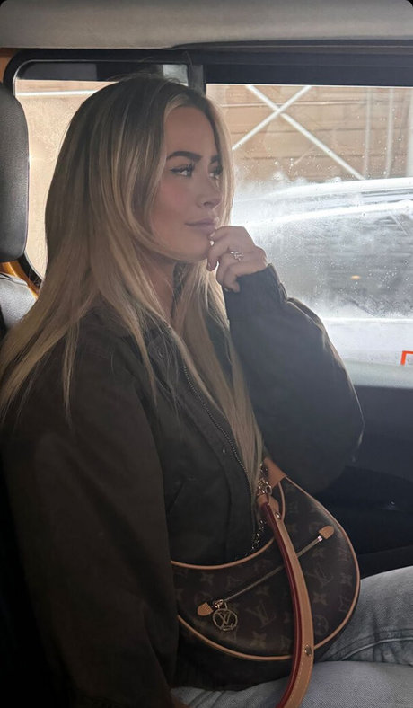 Em1ly El1zabeth adult star archive