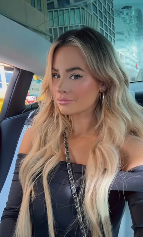 Em1ly El1zabeth pornstar exclusive picture