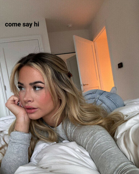 Em1ly El1zabeth hot pornstar image