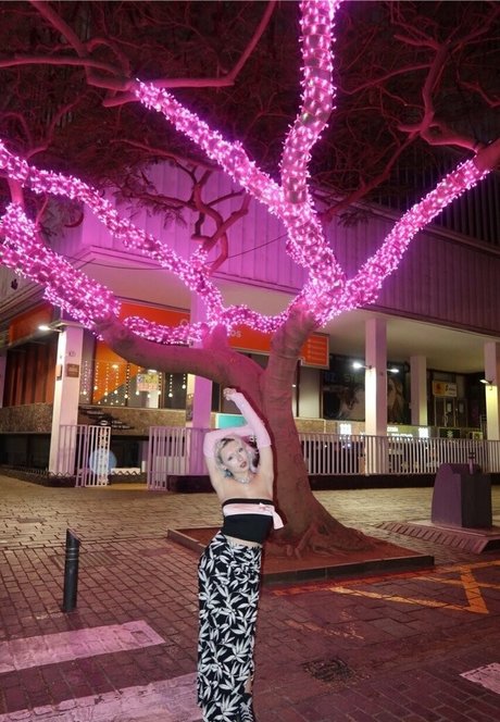 Luminatria model perfect pics