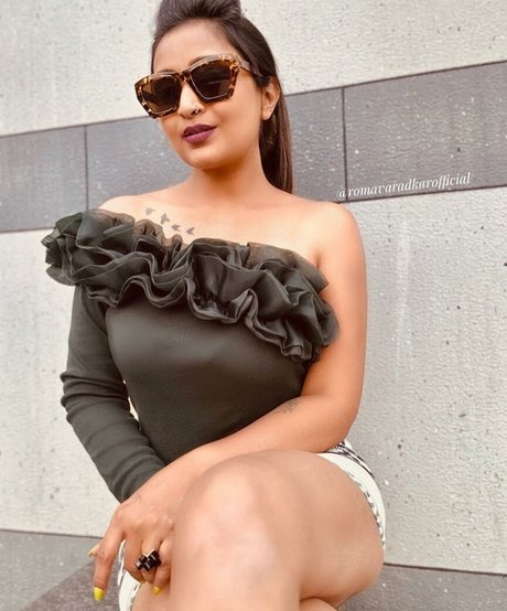 Roma Varadkar model free photos