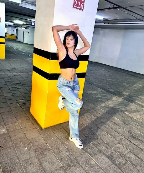 Akshita Dutta art model photo