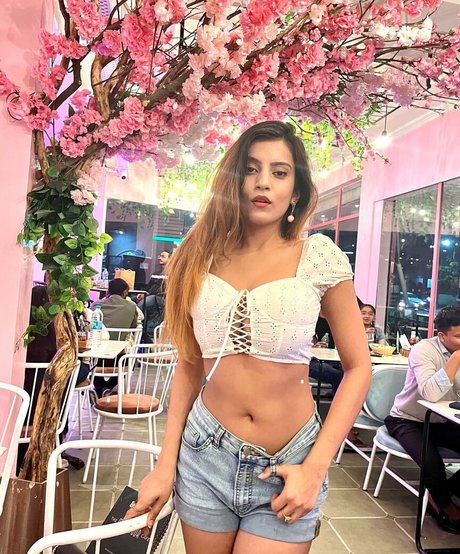 Akshita Dutta star pornographic picture