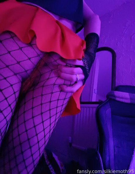 silkiemoth95 hot model archive