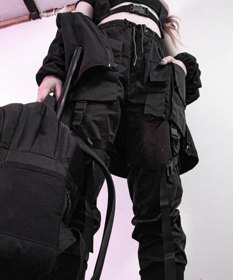 Porcelain Ghoul nude model img