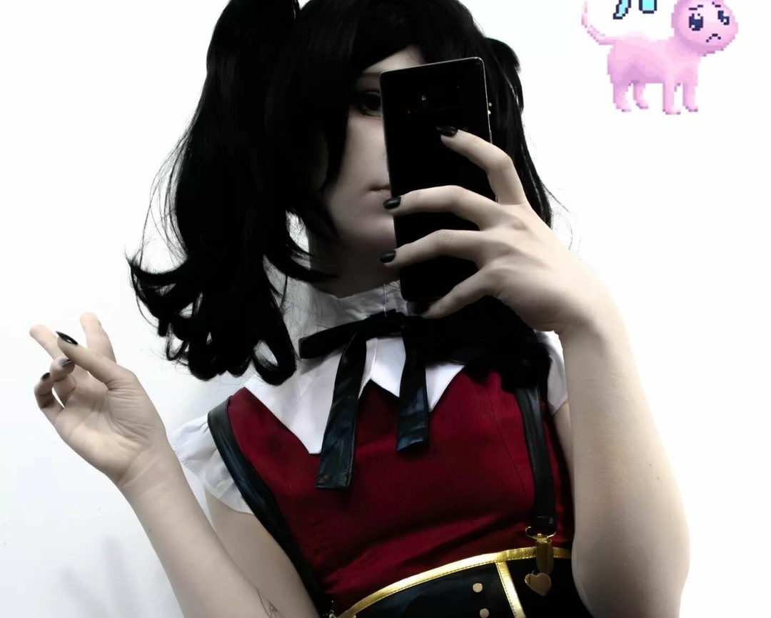 Porcelain Ghoul naked star pictures