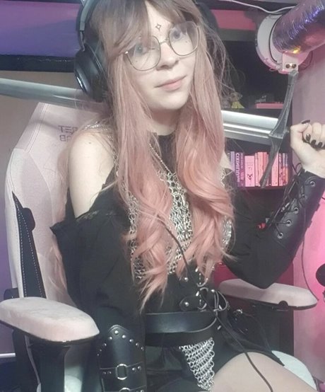 Porcelain Ghoul model hd pic