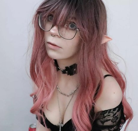 Porcelain Ghoul sexy actress pics