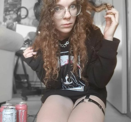 Porcelain Ghoul hd star pics