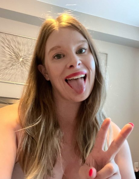 Curvy Krysta sex actress img