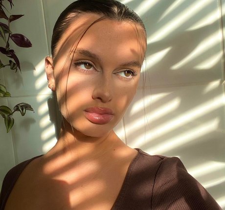 Isabella Evans perfect pornstar pics