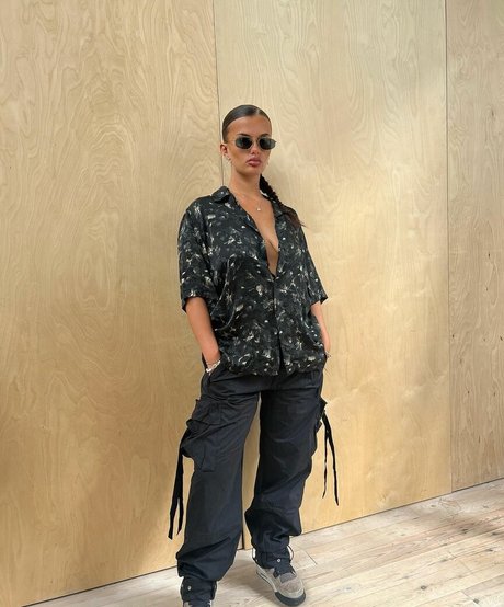 Isabella Evans model adult pictures