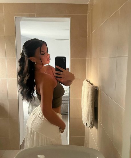 Isabella Evans free actress galleries