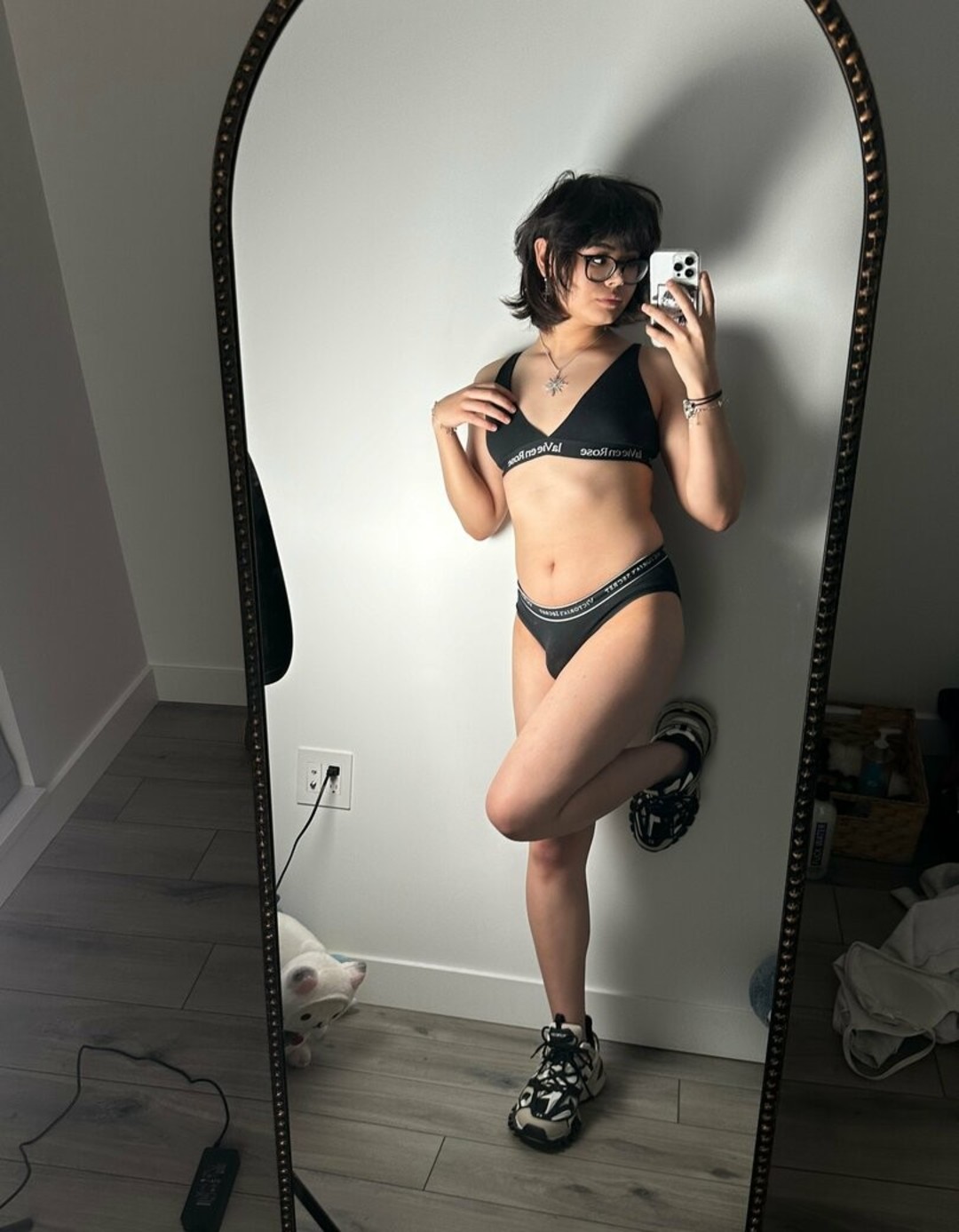 KianaVi star pornographic pics