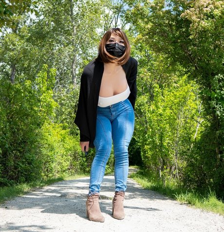 CrimsonBorgia model photo