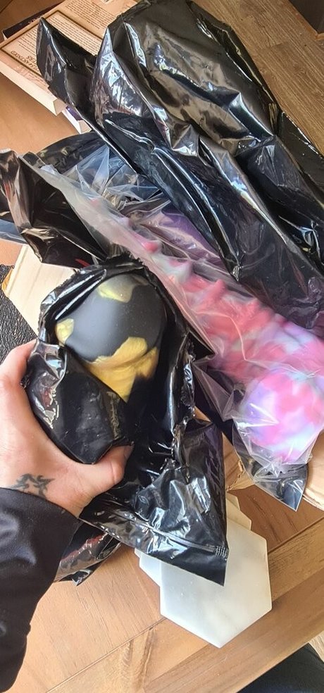 DeviousAdorei model naked archive