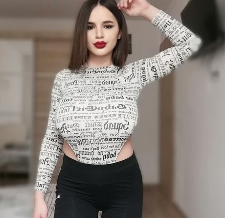 Denisa R Maria adult model picture