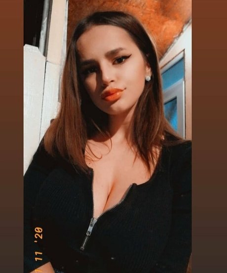 Denisa R Maria naked model gallery