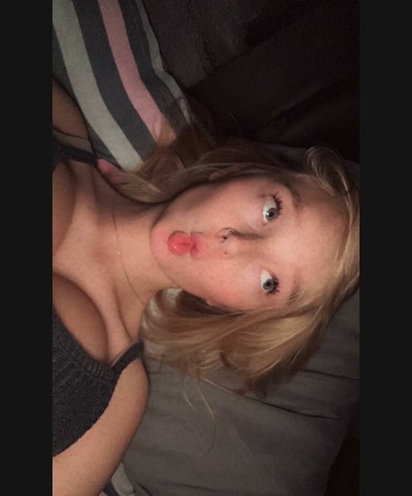 blonde vivi perfect model pictures