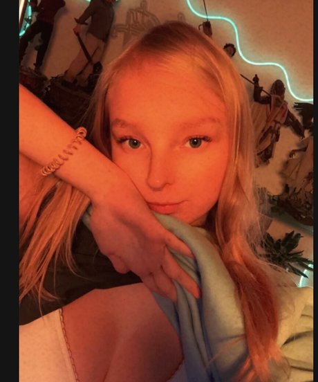 blonde vivi hd pornstar galleries