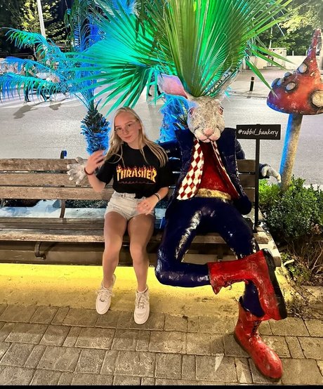 blonde vivi model pornographic pictures