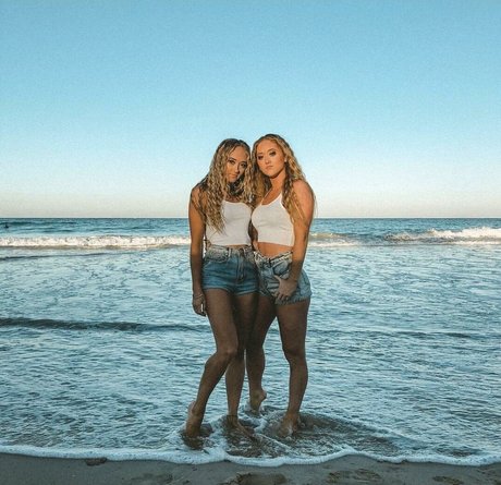 Rybka Twins sex pornstar img