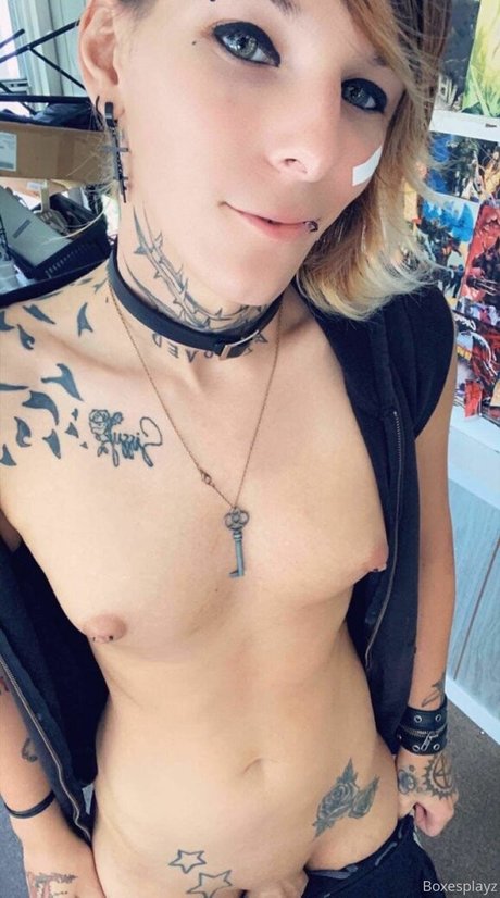 SoftBoxBoi model erotic pics