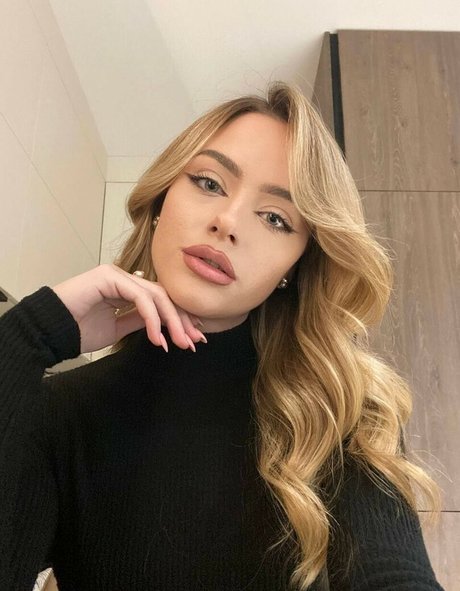 sirenalips hd pornstar photos