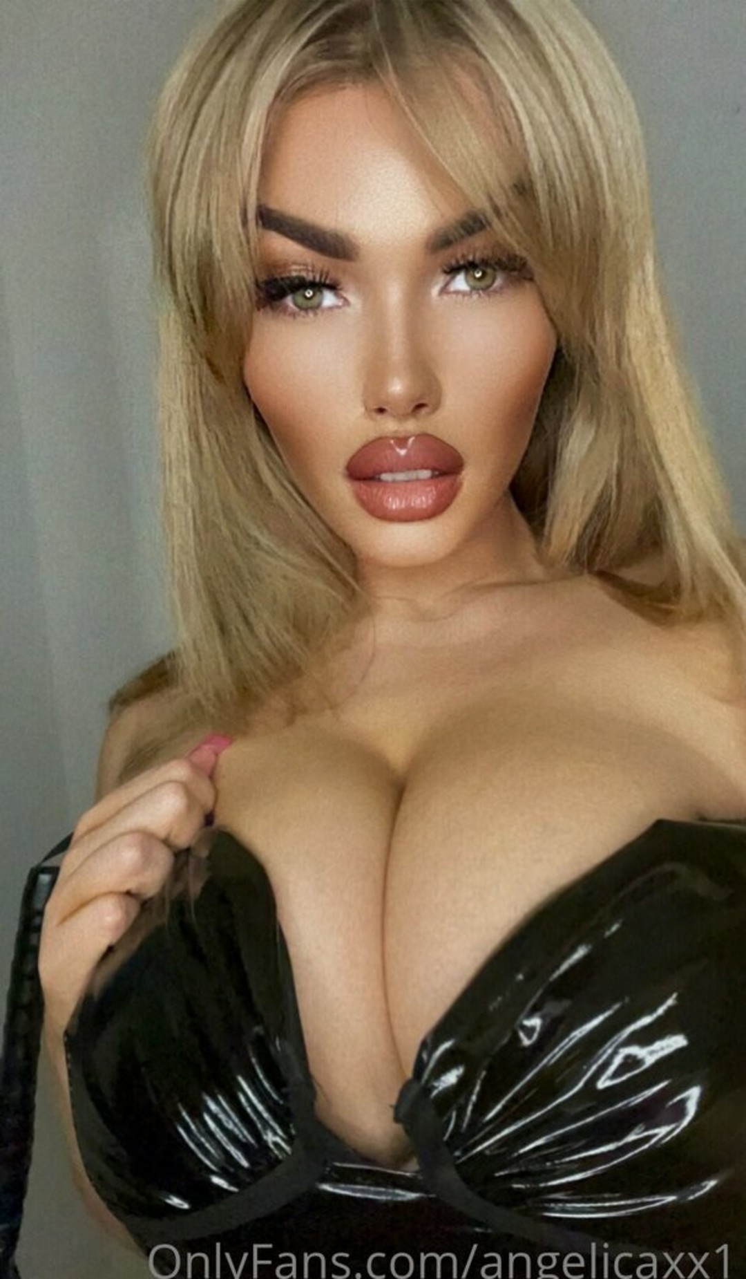Angelica Sharpe pretty model image