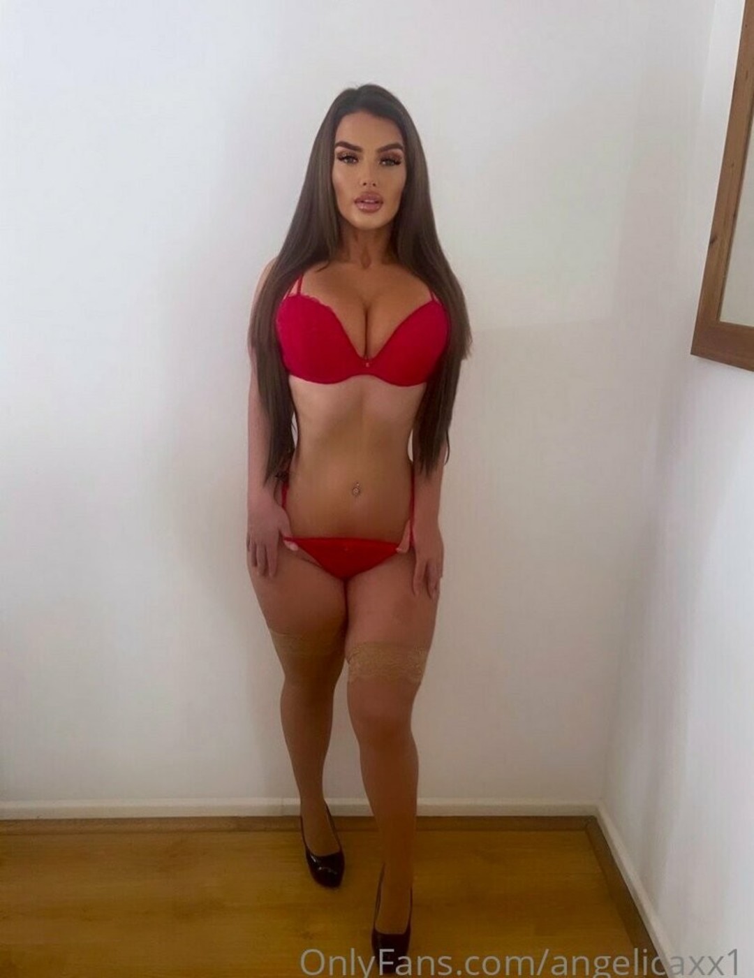 Angelica Sharpe top model pictures
