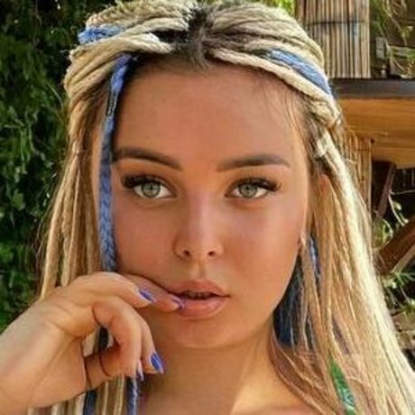 blonde cougar onlyfans sexy pic