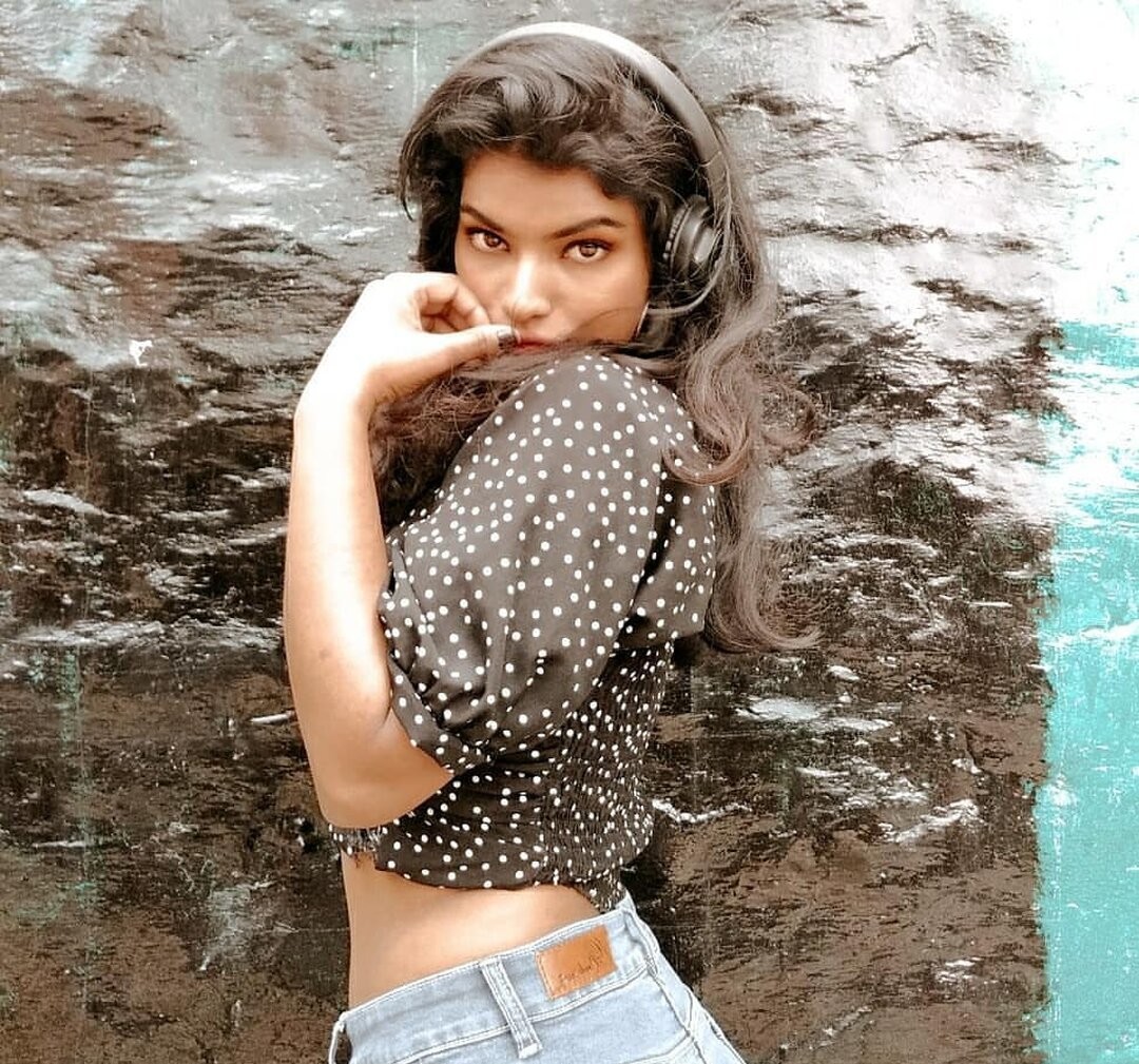 Nidhi Goel model best pic