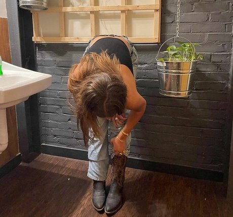 Lola Dubrul pretty model image