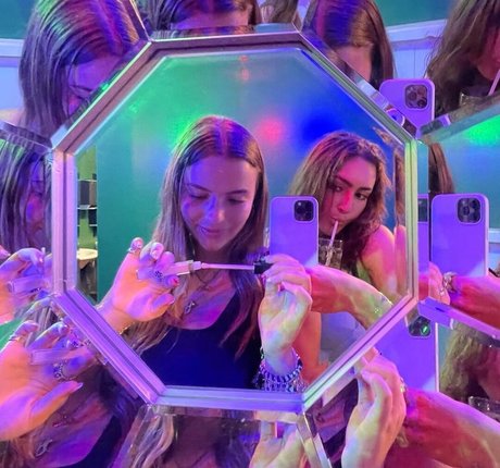 Lola Dubrul pornstar beautiful galleries