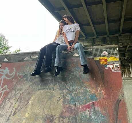 Lola Dubrul star art pictures