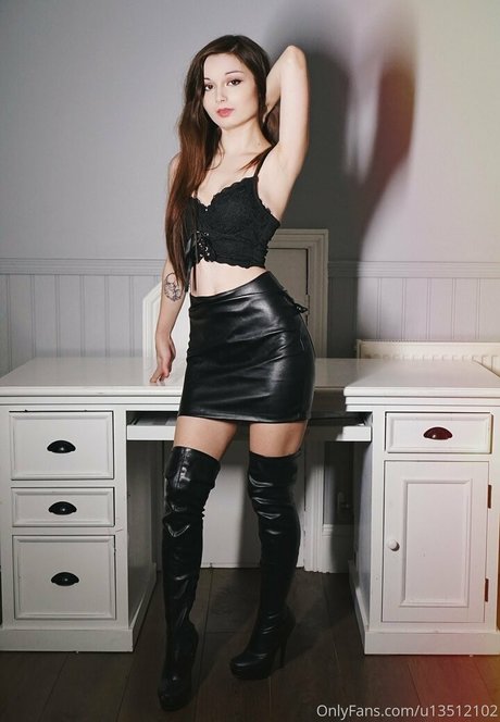 bella jynx exclusive actress pictures