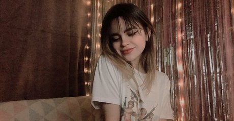 mhpeach sex model image