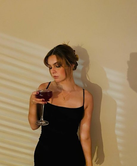 curvy lesbian onlyfans nude gallery