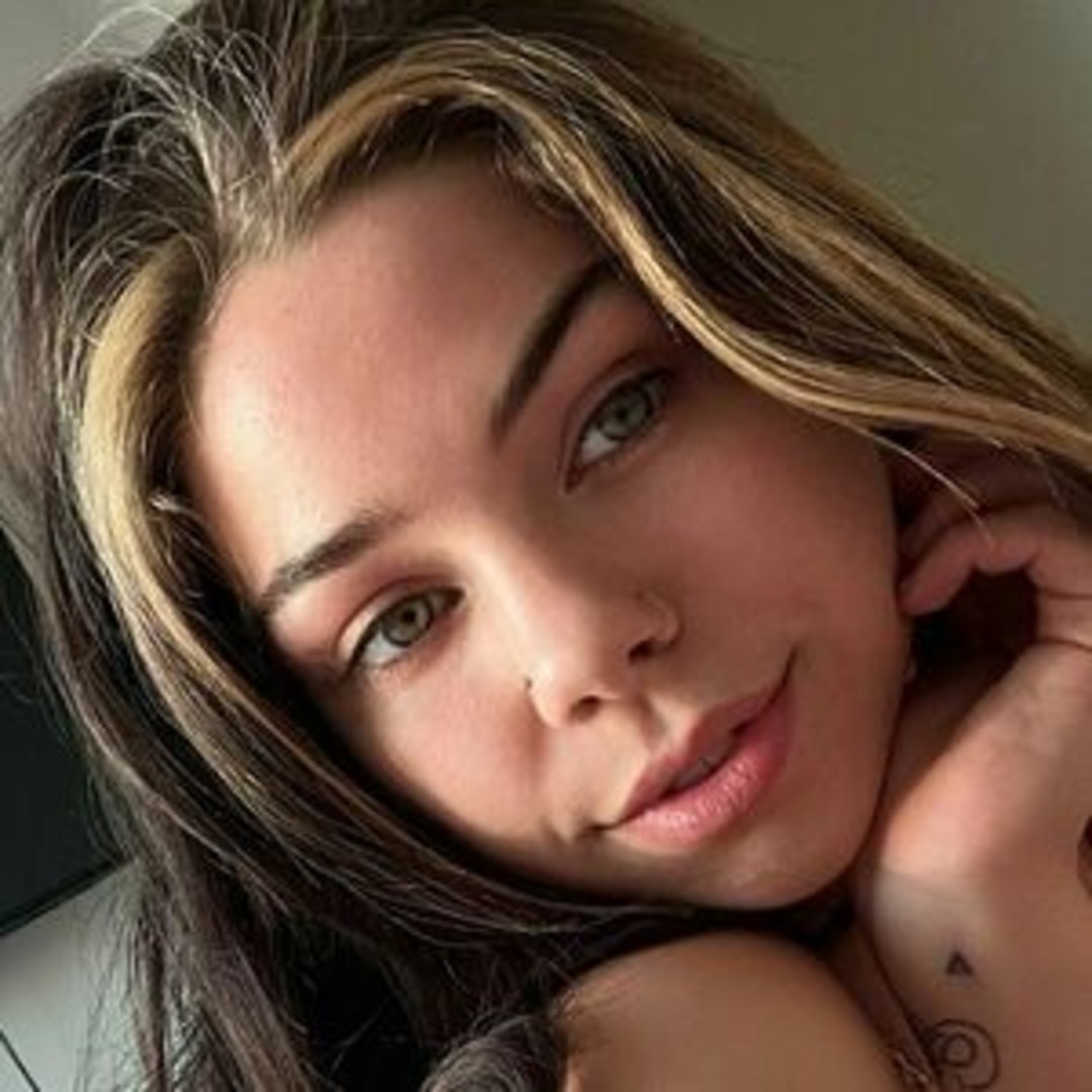 sevsmileyfree naked model image