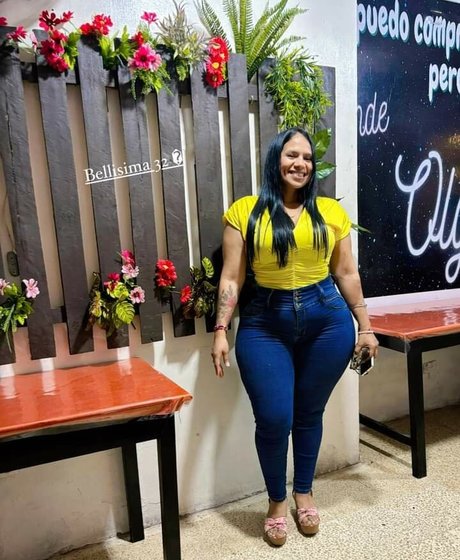 Bellisima 32 model pornographic image