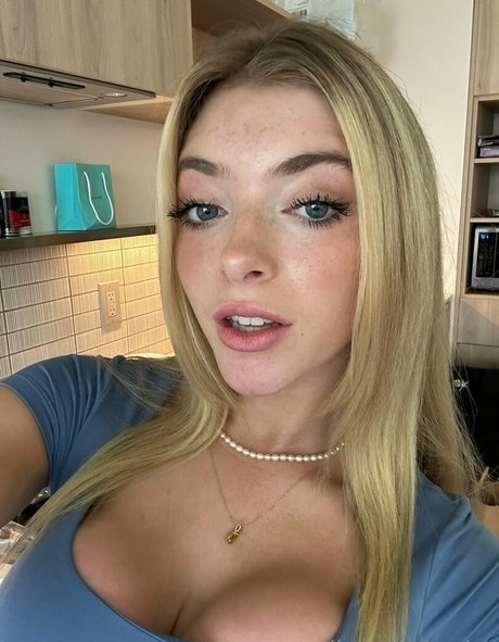 rileymaetwo model pretty image