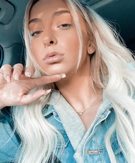 Samantha Copp sexy actress img