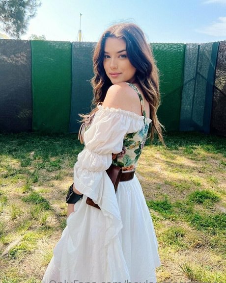 heylaurensummer star hot img