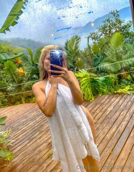 alyce violet nude model pic